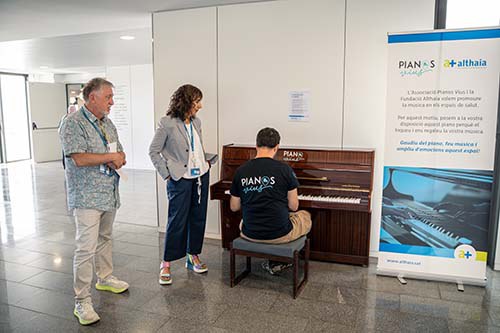 Althaia i l’associació Pianos vius signen un conveni de col·laboració