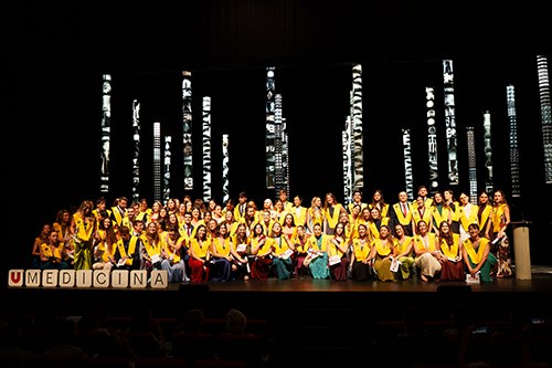 La quarta promoció de Medicina de la UVic-UCC es gradua amb 82 estudiants