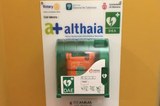 S’instal·len dos desfibril·ladors patrocinats per Althaia en el marc del projecte “Manresa ciutat cardioprotegida”