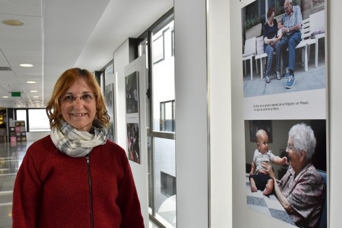 Sant Joan de Déu acull una exposició fotogràfica que mostra la relació entre besavis i besnéts